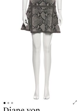 Diane Von Furstenberg Black and Gray Patterned Knit Top